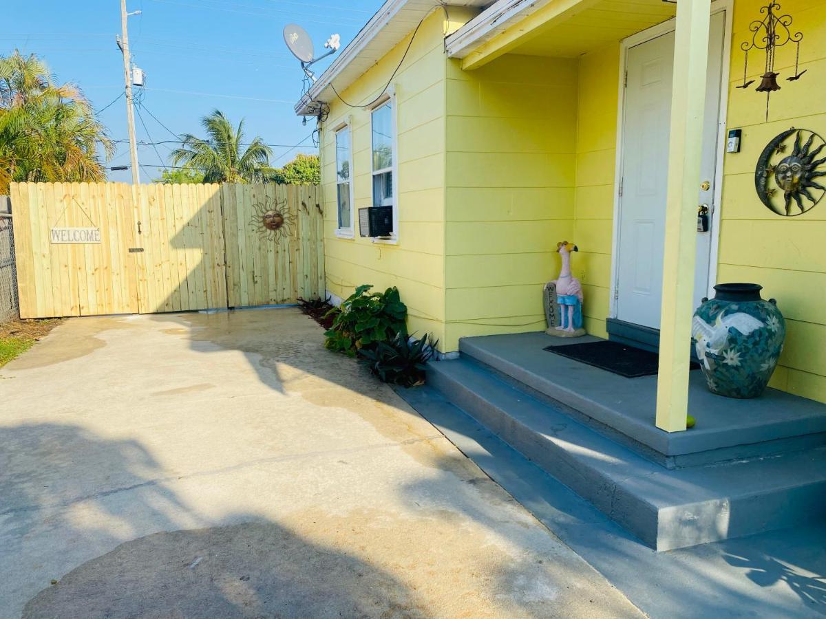 5 Min To Beach Large Living Room Fenced Backyard Bbq Firepit Driveway Boat Parking Lake Worth Beach Luaran gambar