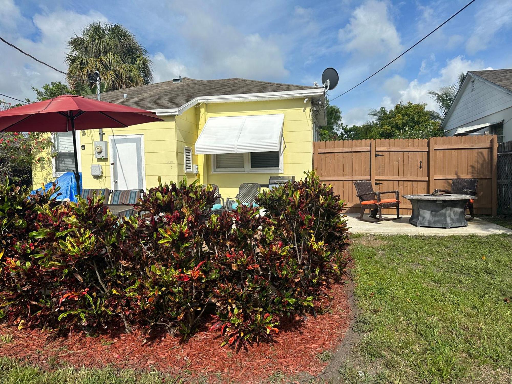 5 Min To Beach Large Living Room Fenced Backyard Bbq Firepit Driveway Boat Parking Lake Worth Beach Luaran gambar